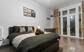 Modern Moseley Studio - 3